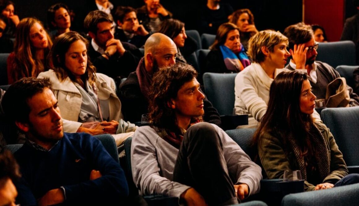 Jakie są najlepsze programy stypendialne dla młodych filmowców w Europie